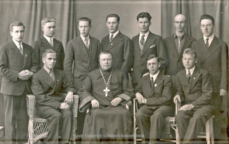 Tiedosto:Paavali seminaarilaisia01 val.jpg