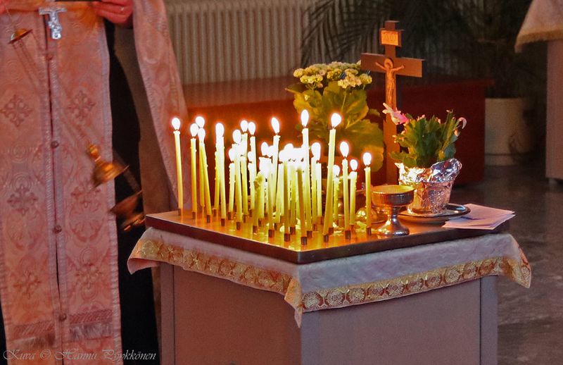 Tiedosto:Vainajien muistelupoyta hap.jpg