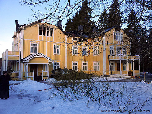 Valamon luostarin päärakennus tulipalon 18.2.2012 jälkeen.(Kuva © Valamon luostari / Munkki Viktor)